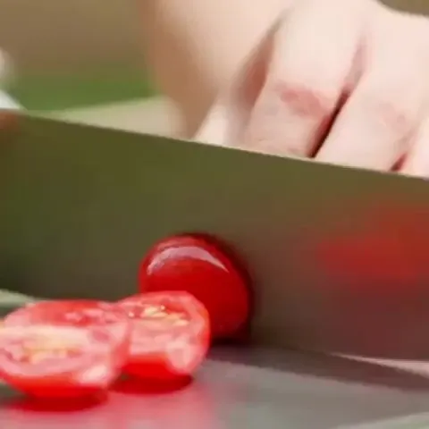 Cutting tomatoes on titanium cutting board